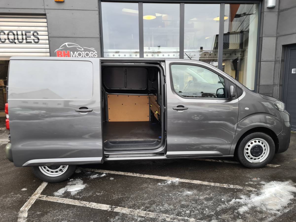 Véhicule occasion BH Motors