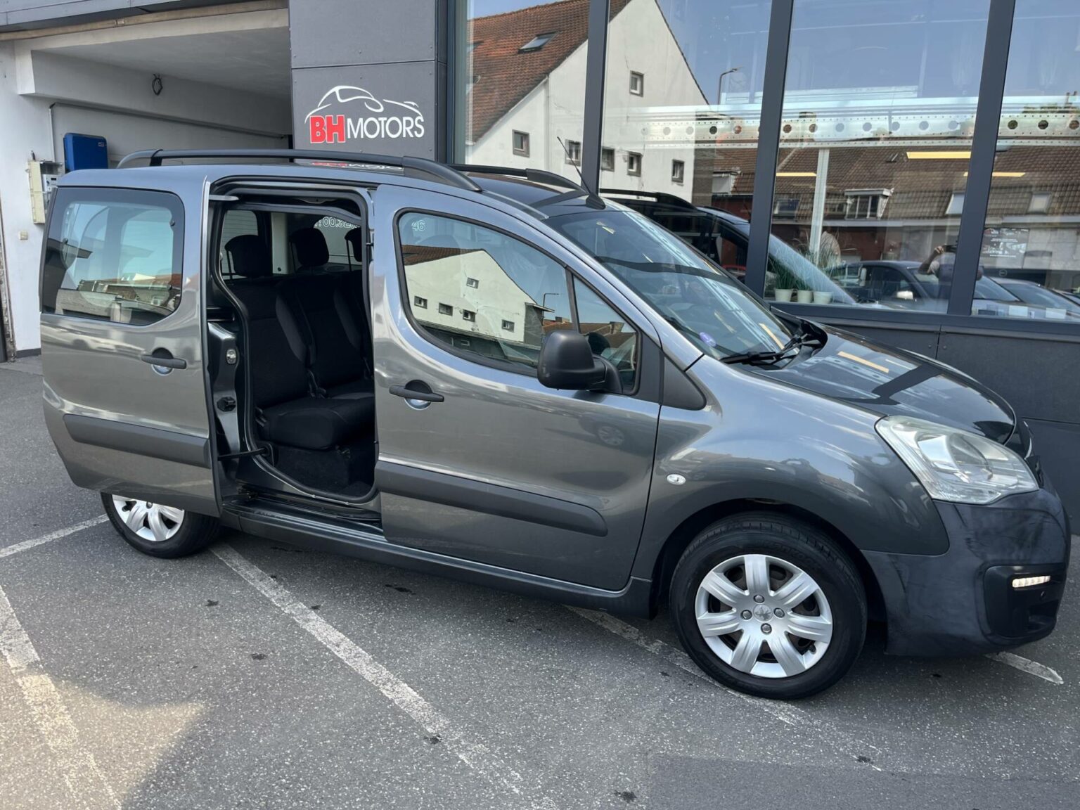 Véhicule occasion BH Motors